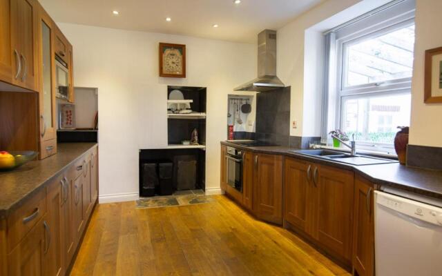 Kings Acre spacious 4 bed with Breath-taking views