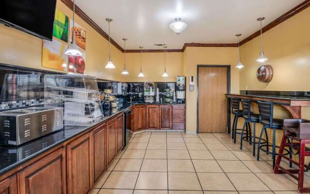 Econo Lodge Lubbock I-27