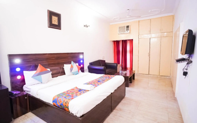 Roomshala 011 Hotel Oscar