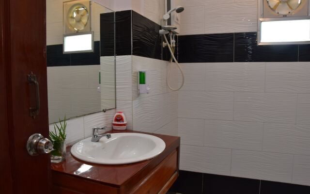 Mad Monkey Hostel Kampot