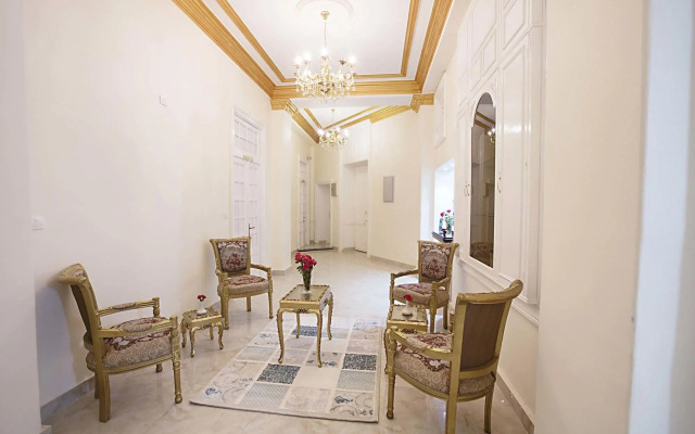 Tahrir Plaza Suites