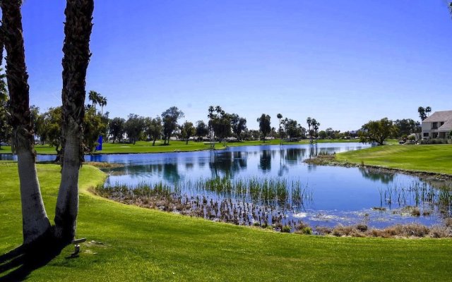Sleek Rancho Mirage Villa: Patio, Pool, Golf!