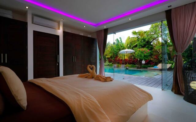 Elegant Private Villa, 3 BR, Seminyak With Staff