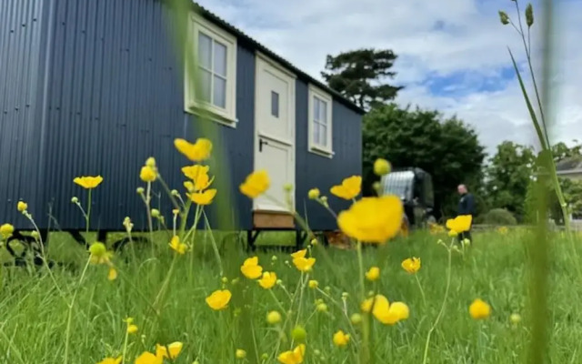 Shepherdshut-cotswolds-petfriendly-woodburner