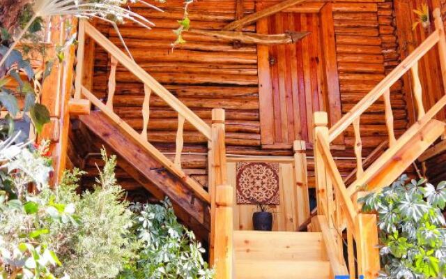 Qiuniang House Lugu Lake