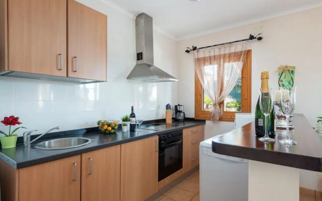 Vista Sol in Ariany With 2 Bedrooms and 1 Bathrooms