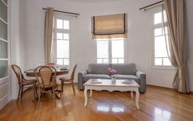 Neoclassical Apartment near Syntagma - Plaka by GHH