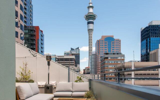 Amazing Penthouse Apartment with Balcony and Harbour Views