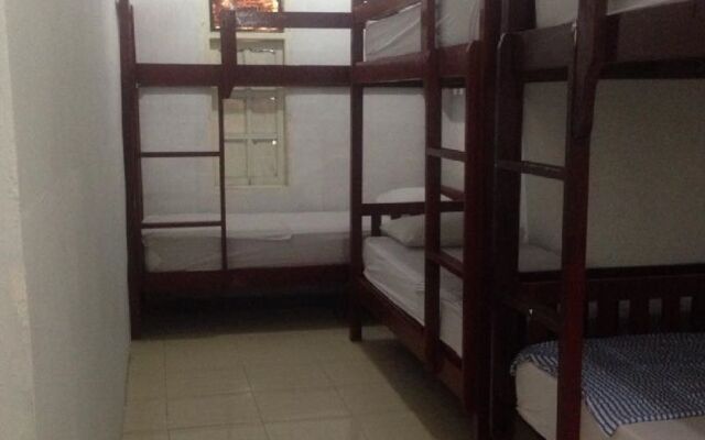 Good For Ya Knee Hostel & Bungalows