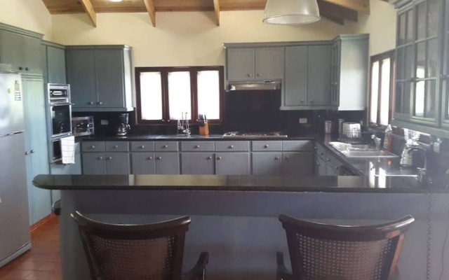 Spacious Oceanfront Villa