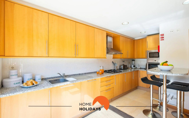 #076 Stunning and Modern Villa Near NewTown, Beach Pool