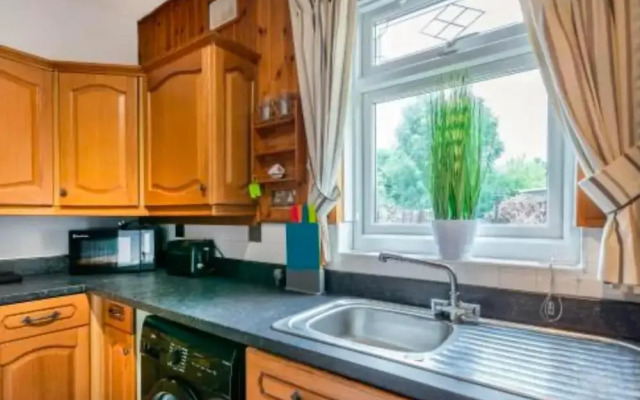 City Home 2bed Wi-fi Garage Parking Free Snacks
