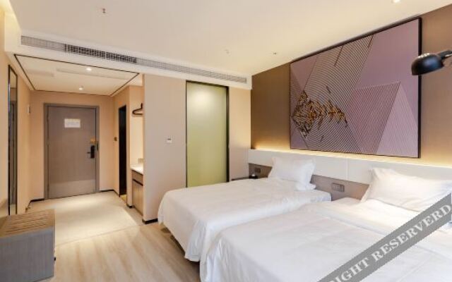 IU Hotel Chongqing Liangjiang New District Shuitu High-tech Park