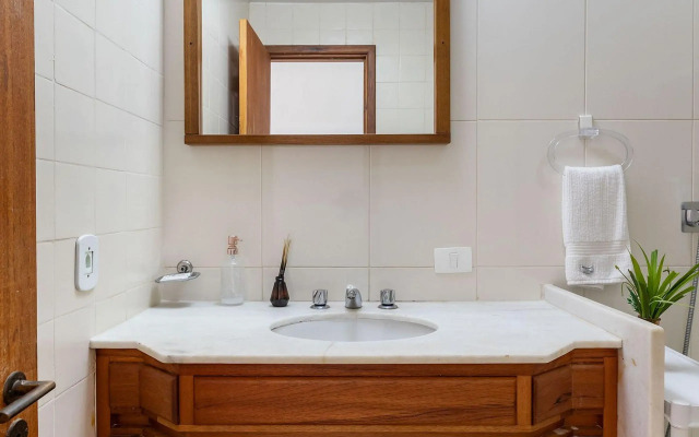 (902-B) Studio com Vista Mar e Comodidades