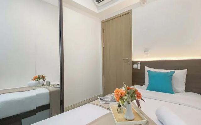Homey And Modern Look 3Br At Meikarta With Balcon Apartment