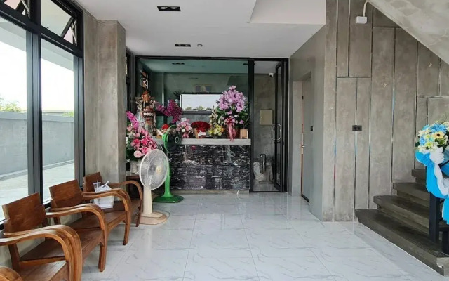 Samutsakorn Apartment