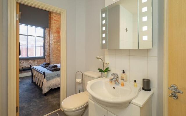 Apartment 16 Broadway House