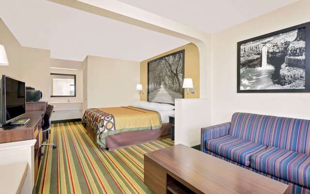 Super 8 by Wyndham Byron/South Macon