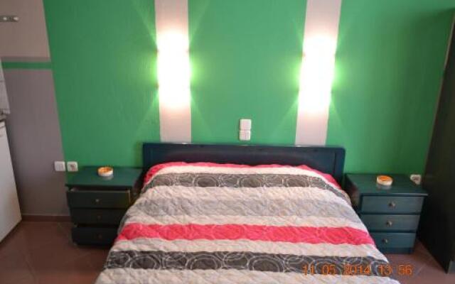 Michaelas Apartments & Studios