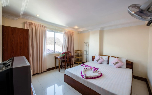 Seng Hout Hotel
