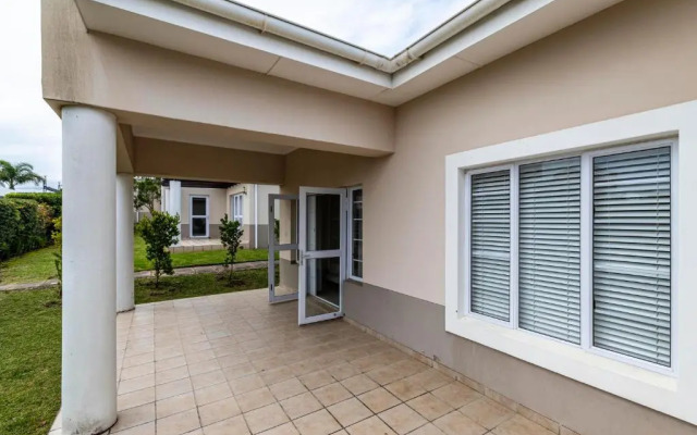 Modern Executive Unit