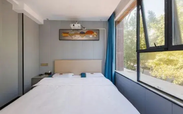 Qixi Qingju Hotel (Provincial Sports Center)