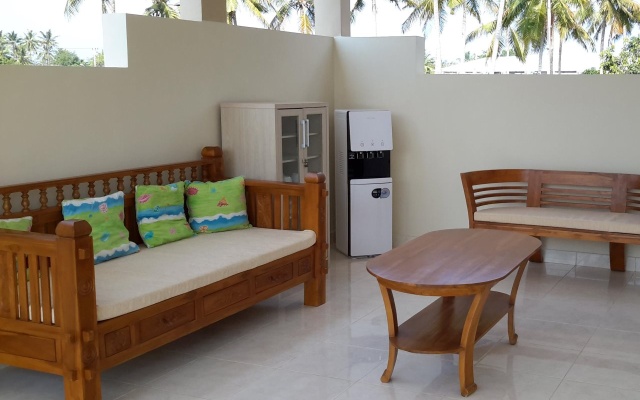 Whiterose Guesthouse – Guest Rooms – Mataram