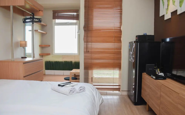 Cozy Living Studio at Springlake Summarecon Bekasi Apartment