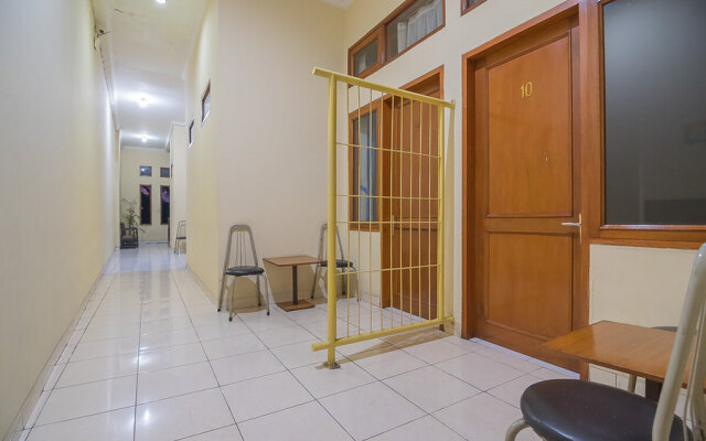 Reddoorz Near Setrasari Mall