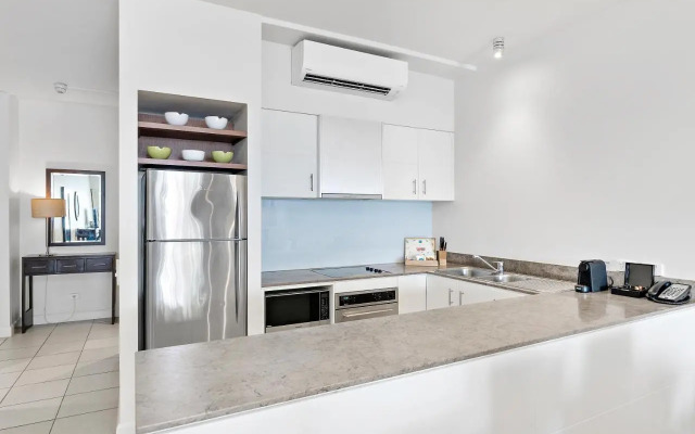 Beach Club Oceanview Apartment 1221-2 Palm Cove