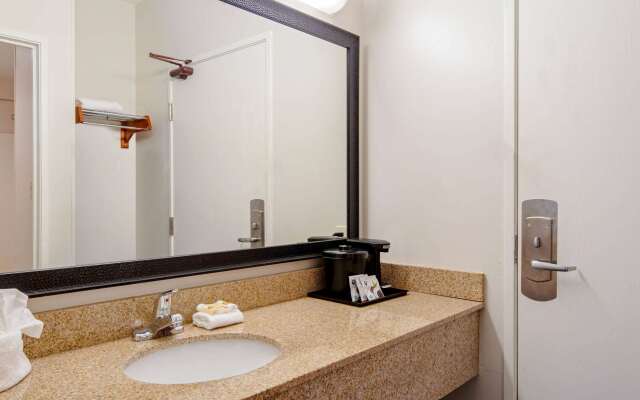 La Quinta Inn & Suites by Wyndham Naples East (I-75)