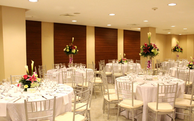 Torres de Alba Hotel & Suites