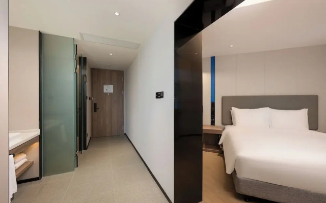 Holiday Inn Express Shanghai Jing'an Temple by IHG