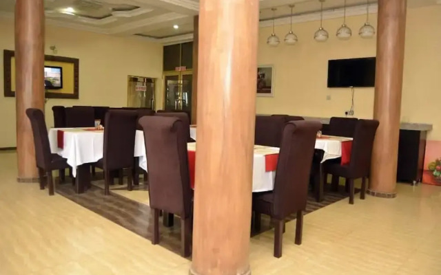 Ice Grand Hotel & Suites