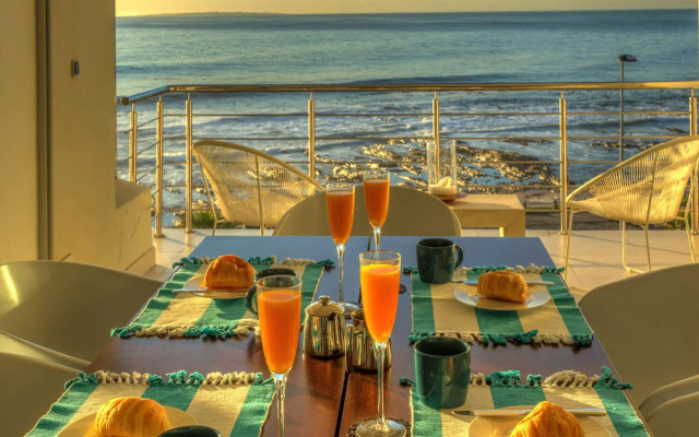 Uninterrupted Ocean Views in Mouille Point Atlantic Vistas