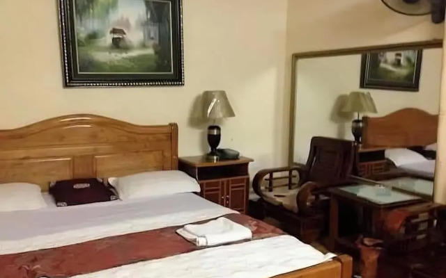 Hoang Gia Hotel 150 Nghi Tam HN-BayLux
