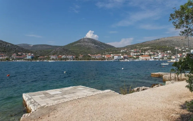 Perfect Beachfront Getaway Ideal for Families