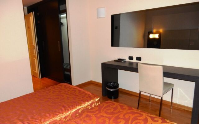 Raya Hotel Motel