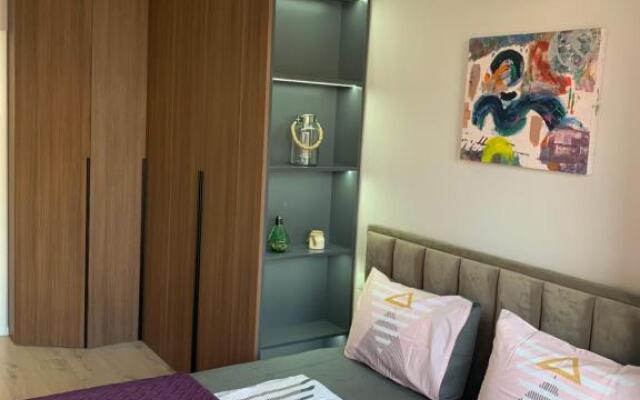 Lovely 1-bedroom Condo in Tirana WiFi-Netflix-AC