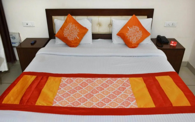 Motel Divine by OYO Rooms