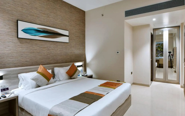 Click Hotel Pithampur