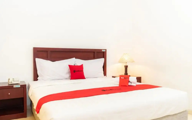 RedDoorz Plus Syariah near Java Supermall Semarang 2