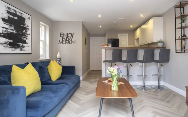 Elliot Oliver - 2 Bedroom Garden Apartment