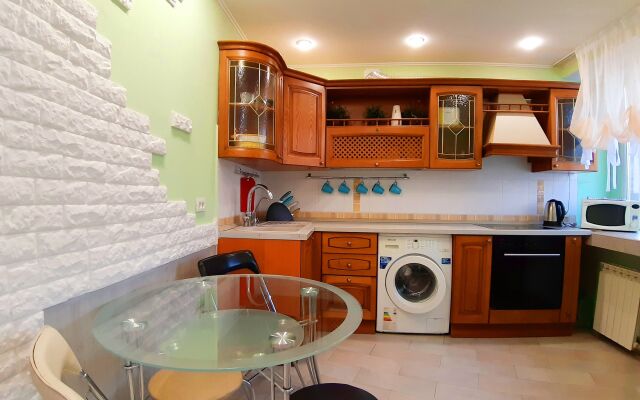 Apartamenty na ploschadi Revotsii (Cheljabinsk)