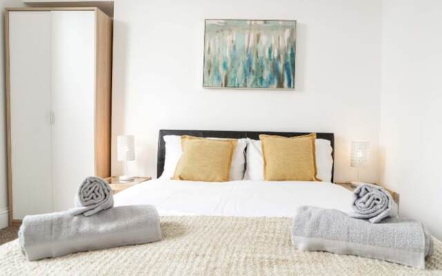 Modern Central Apartment