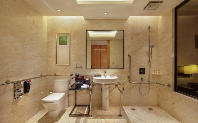 Hilton Guangzhou Baiyun - Free Shuttle for Canton Fair Period, Close to Luhu Golf Club & Leather Market