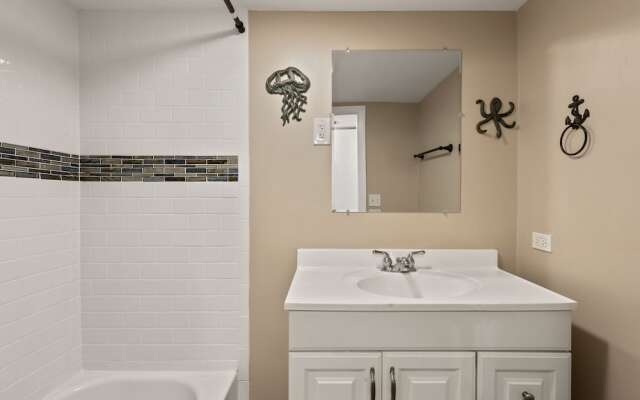 Mangrove Breeze by Vtrips