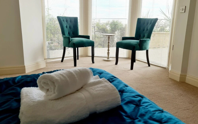 Seas the Day - Luxury Beach Apartment - Sleeps 4