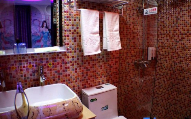 Shanghai Aina Hotel (Songjiang University Town Subway Station)