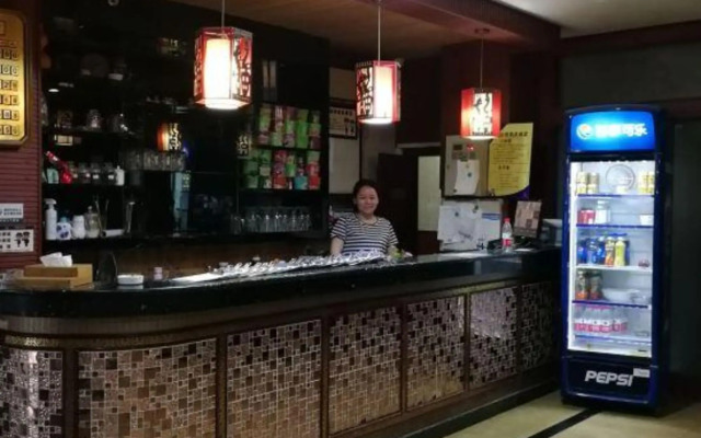 Jiangcheng Hotel (Chenjia Ping Subway Station)